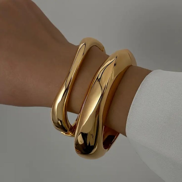Minimal Gold Bangle Set
