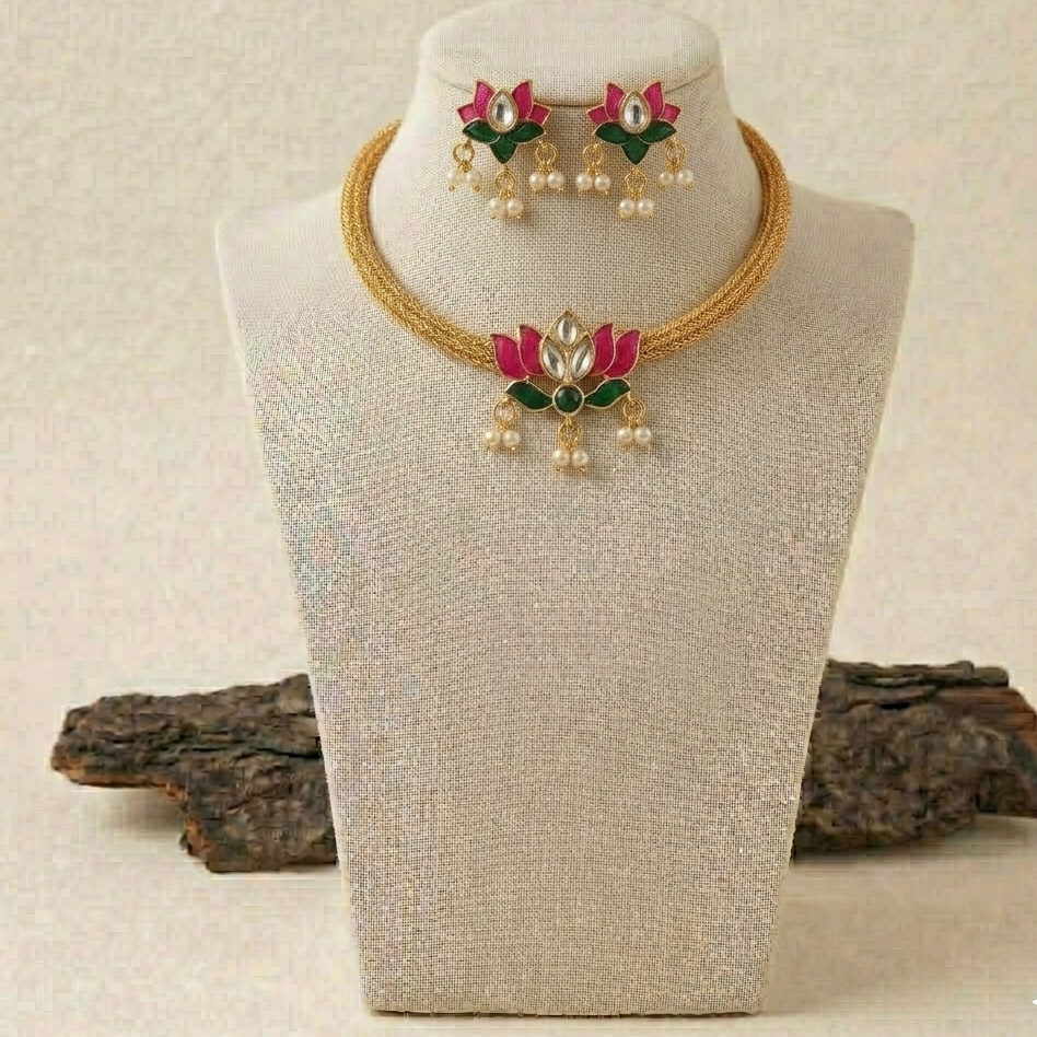 Padma Kundan Valli Choker Set
