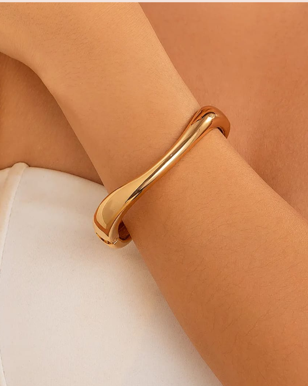 Minimal Gold Bangle Set