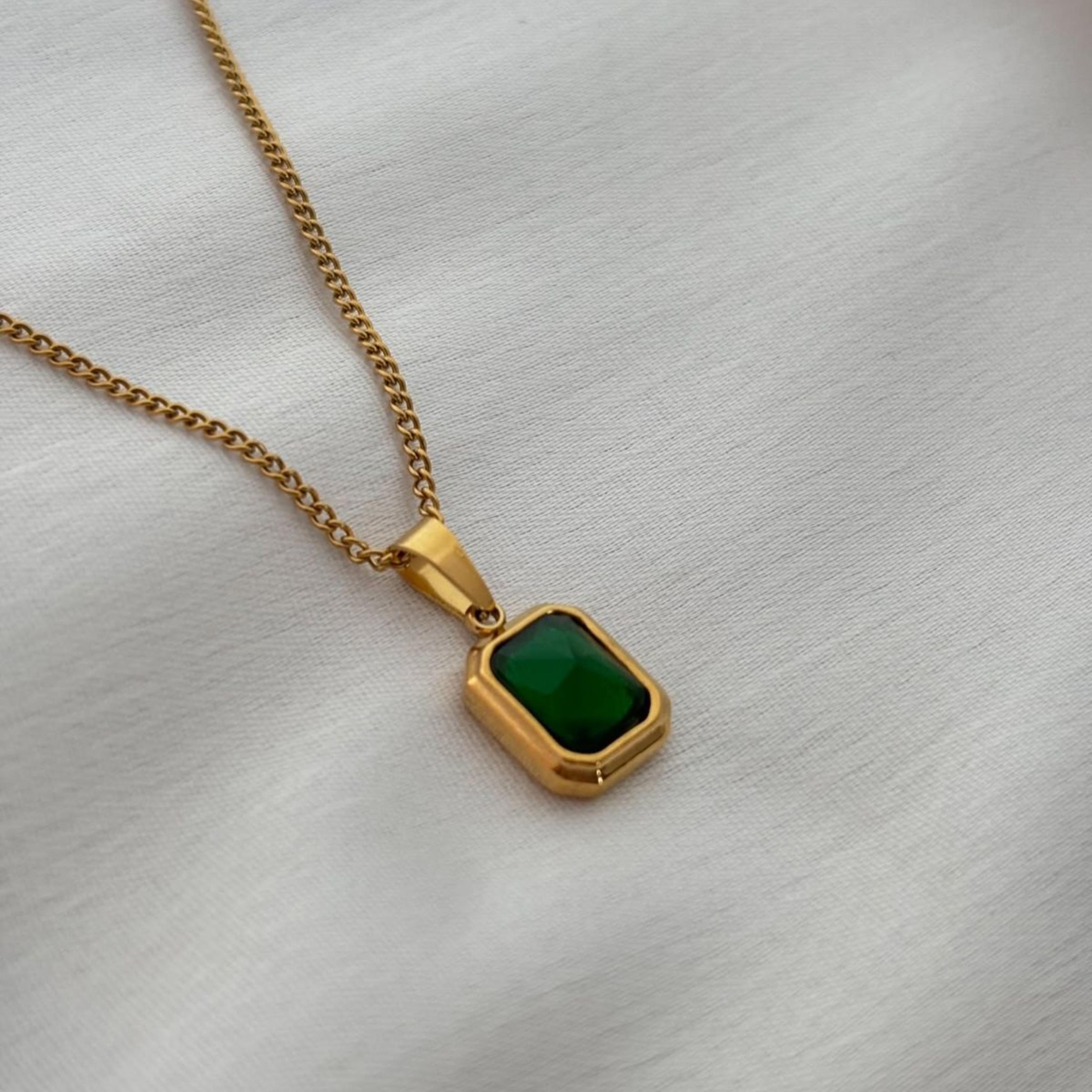 The Emerald Gleam Necklace