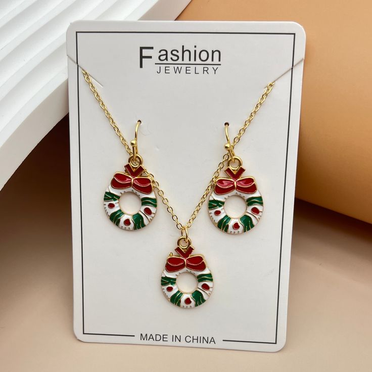 Merry Wreath Charm Jewelry Set