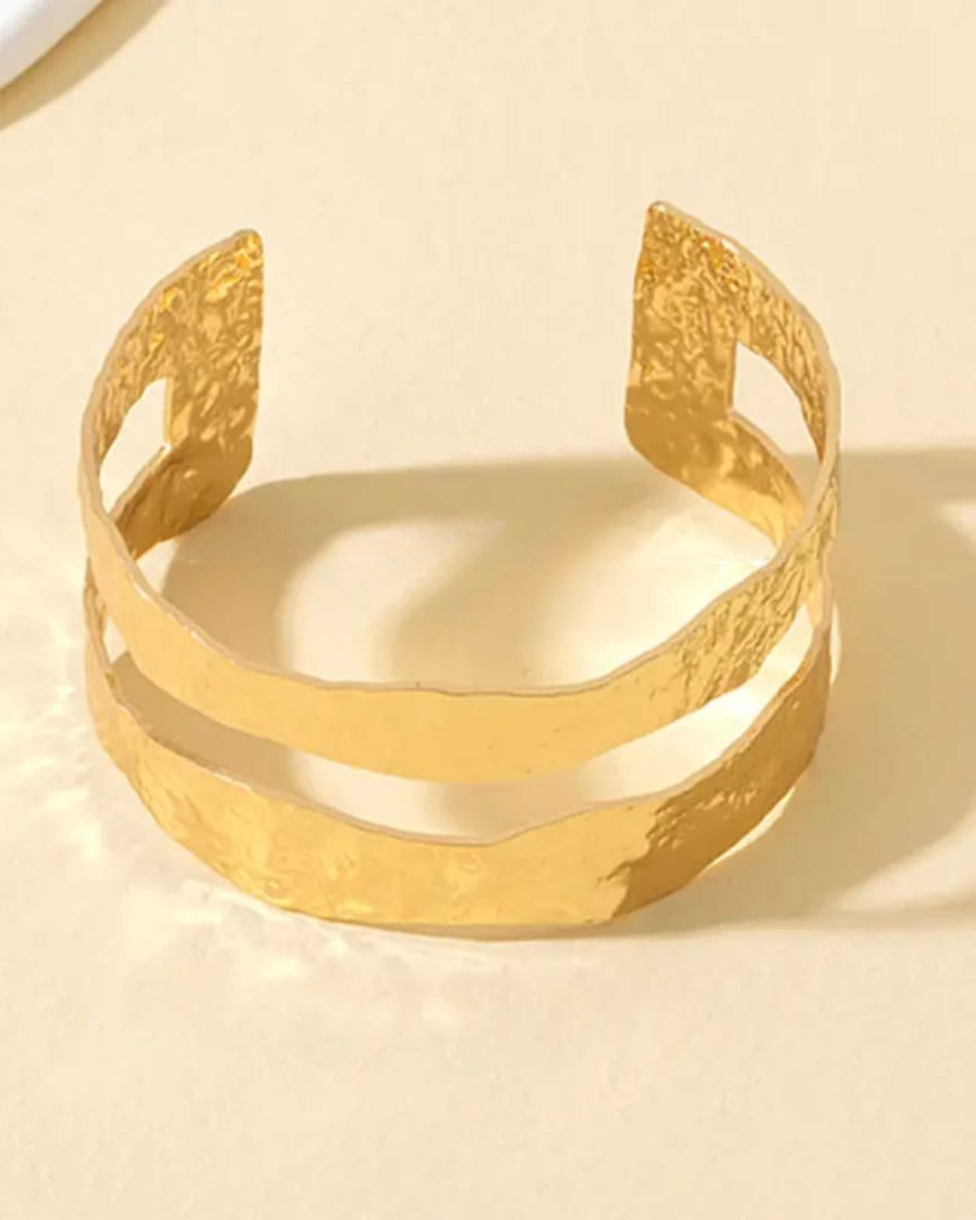 Luxe Gleam Gold cuff