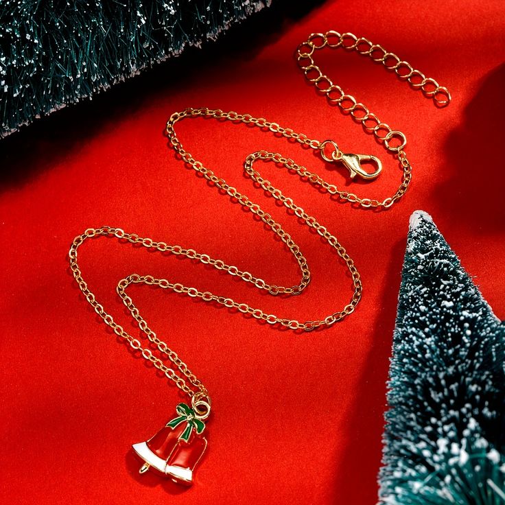 Holly Chime Christmas Jewelry Set
