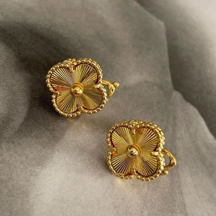 Golden Clover Set