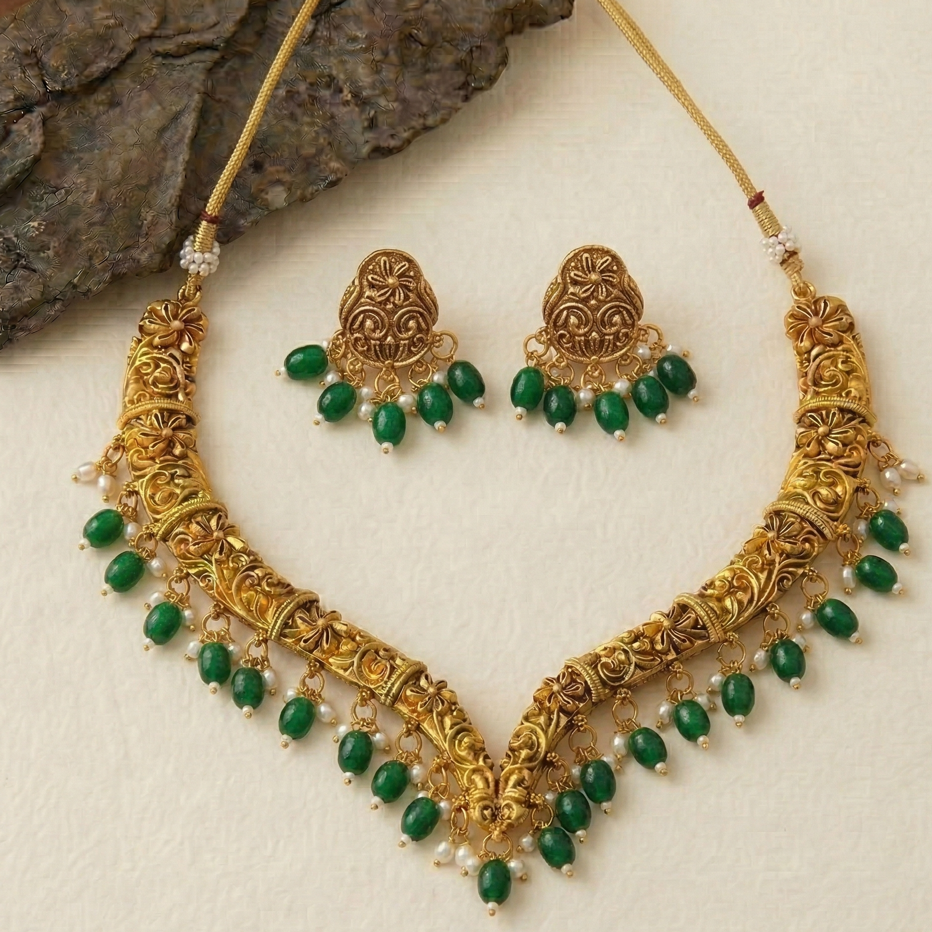 Pushpa Kundan Necklace Set