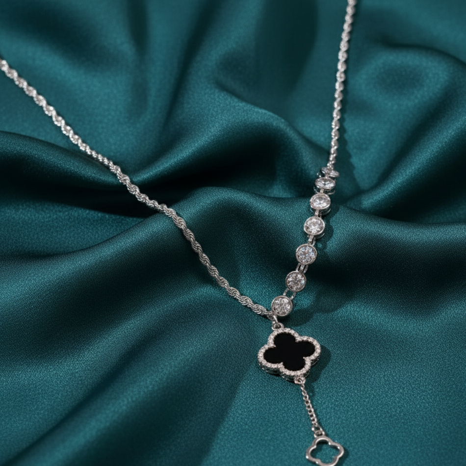 Monochrome Clover Lariat