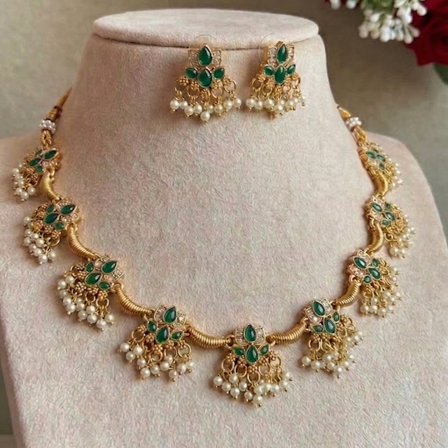 Ratna Pushpa Jaalam Necklace Set