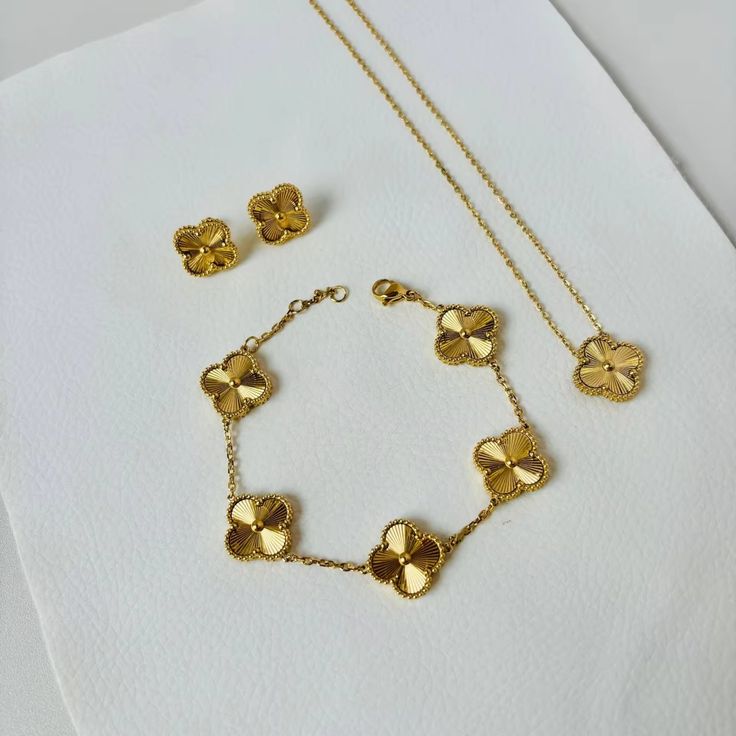 The Clover Set