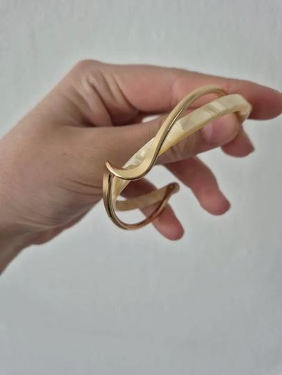 White Shellfish Bend Cuff (SET OF 2)