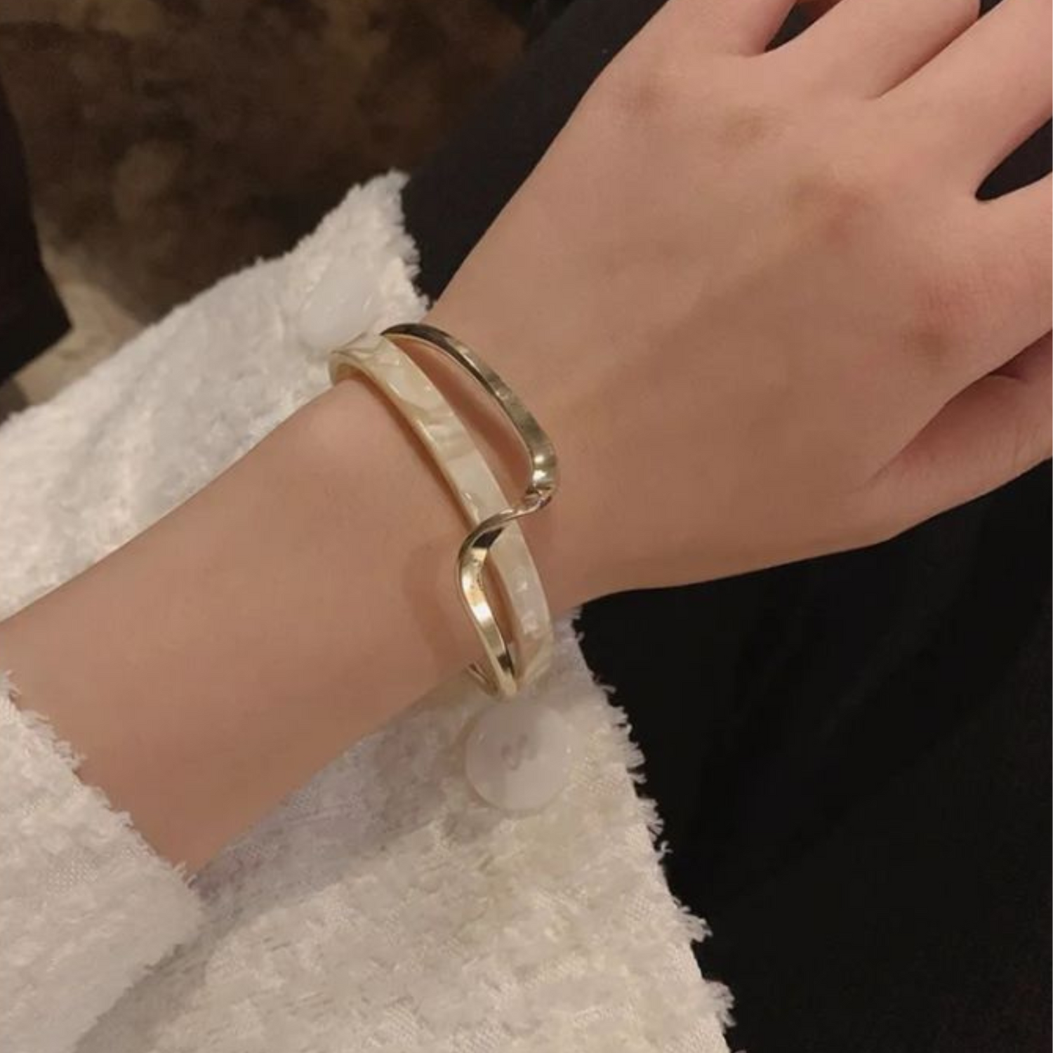 White Shellfish Bend Cuff (SET OF 2)