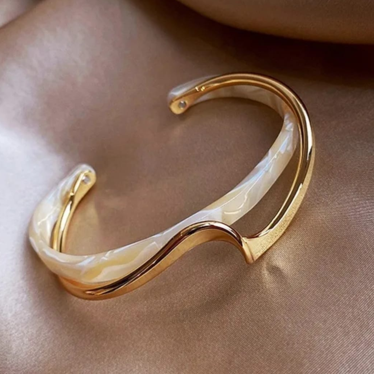 White Shellfish Bend Cuff (SET OF 2)