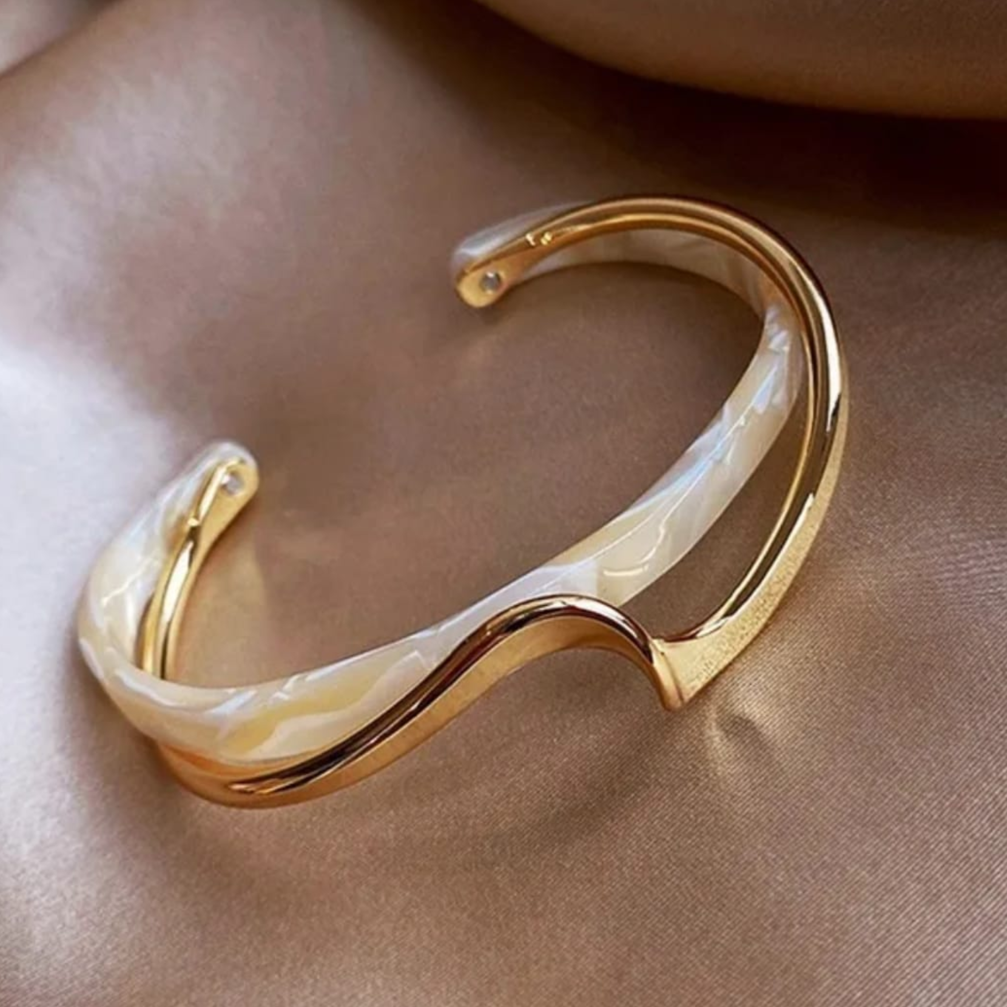 White Shellfish Bend Cuff (SET OF 2)