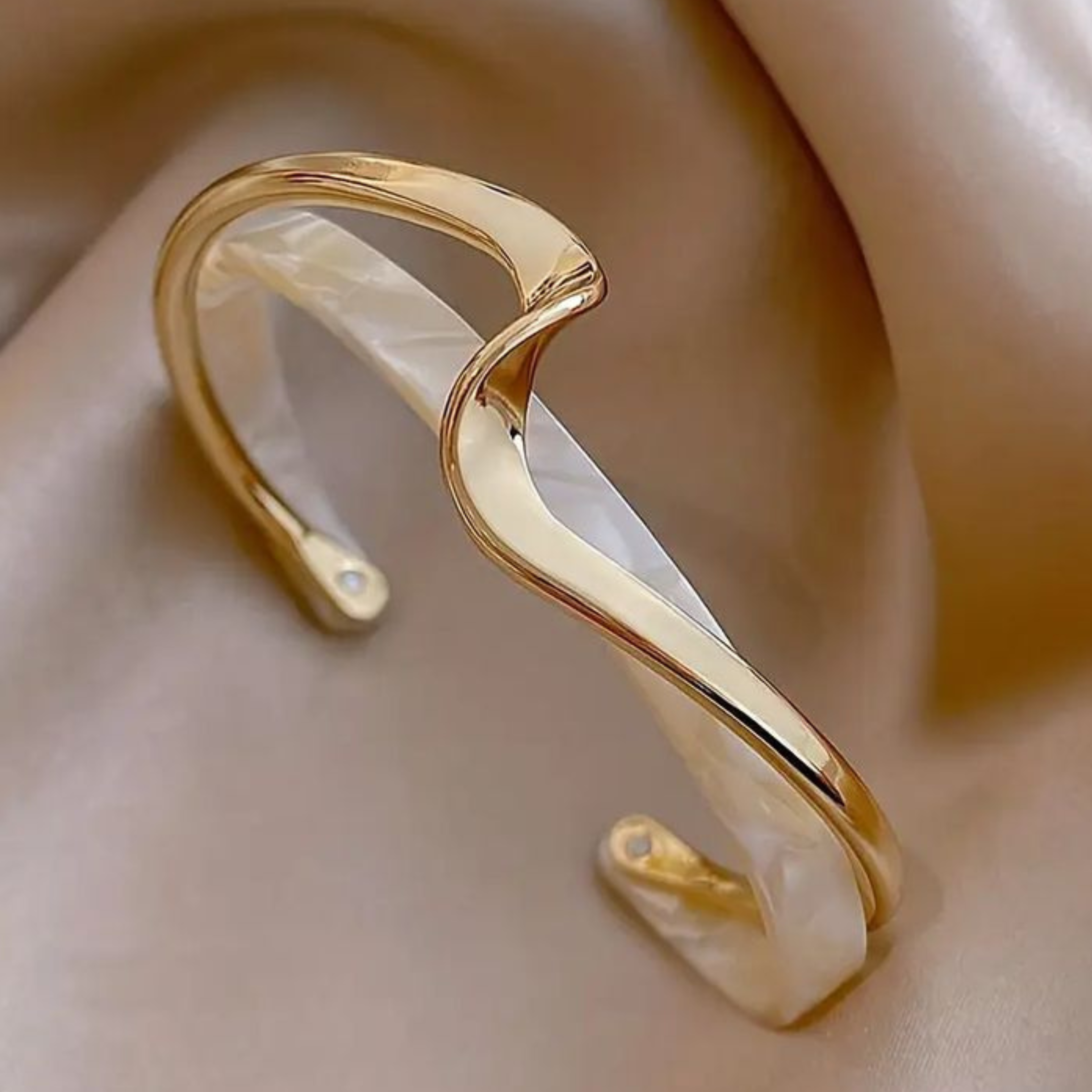 White Shellfish Bend Cuff (SET OF 2)