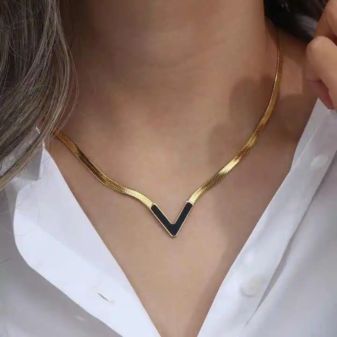 The Vanta Noir Luxe V Necklace