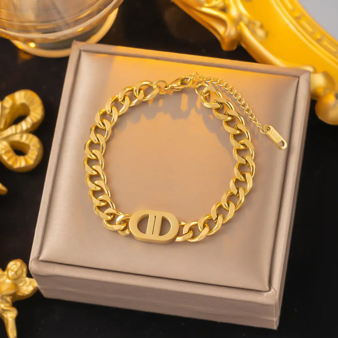 Regal Emblem Chain Set