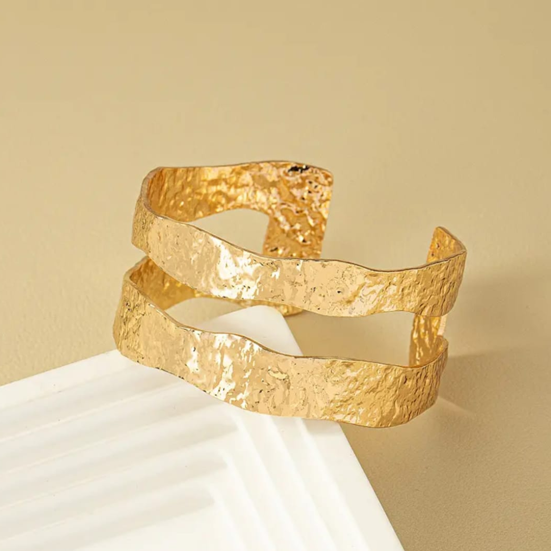 Luxe Gleam Gold cuff