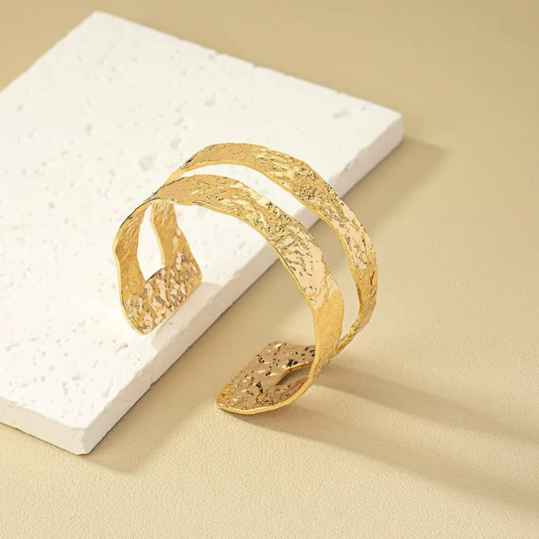 Luxe Gleam Gold cuff