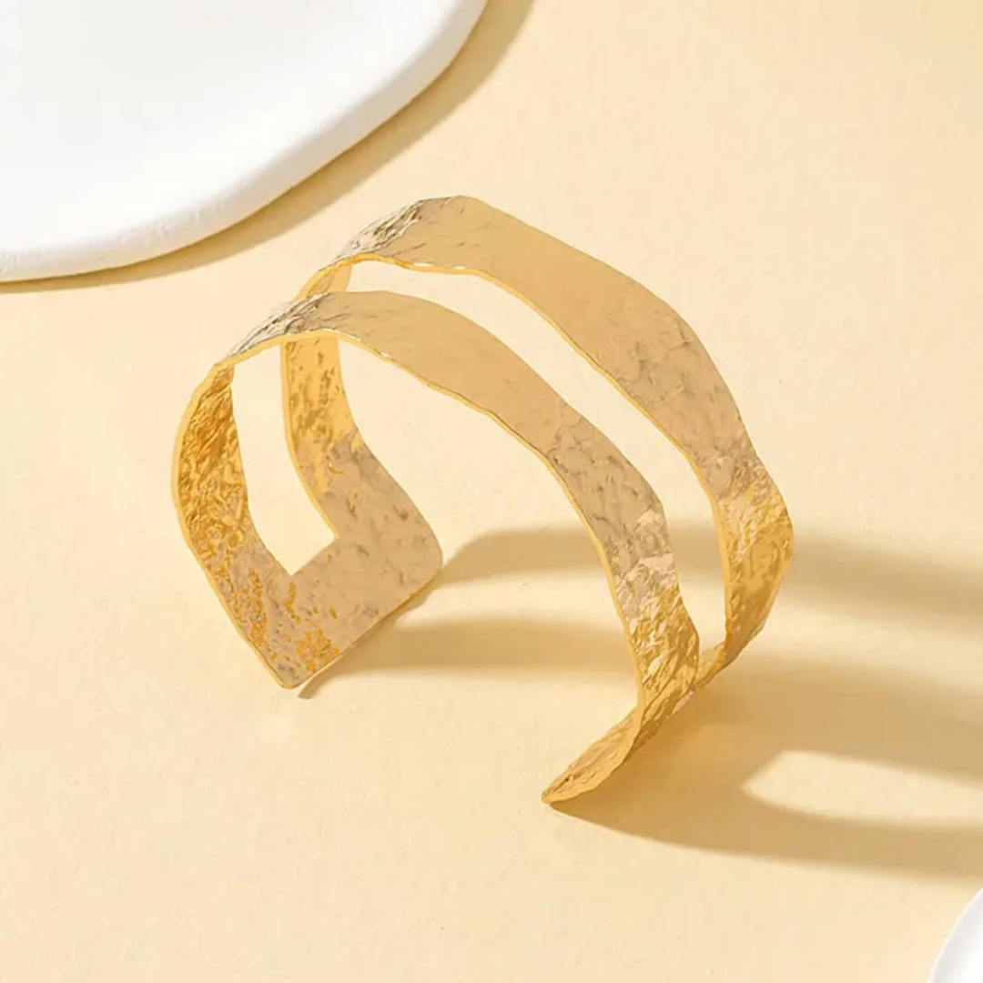 Luxe Gleam Gold cuff