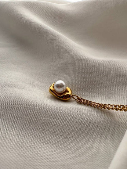 Luna Pearl Pendant Necklace