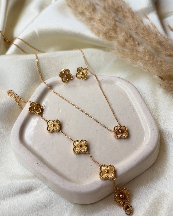 Golden Clover Set