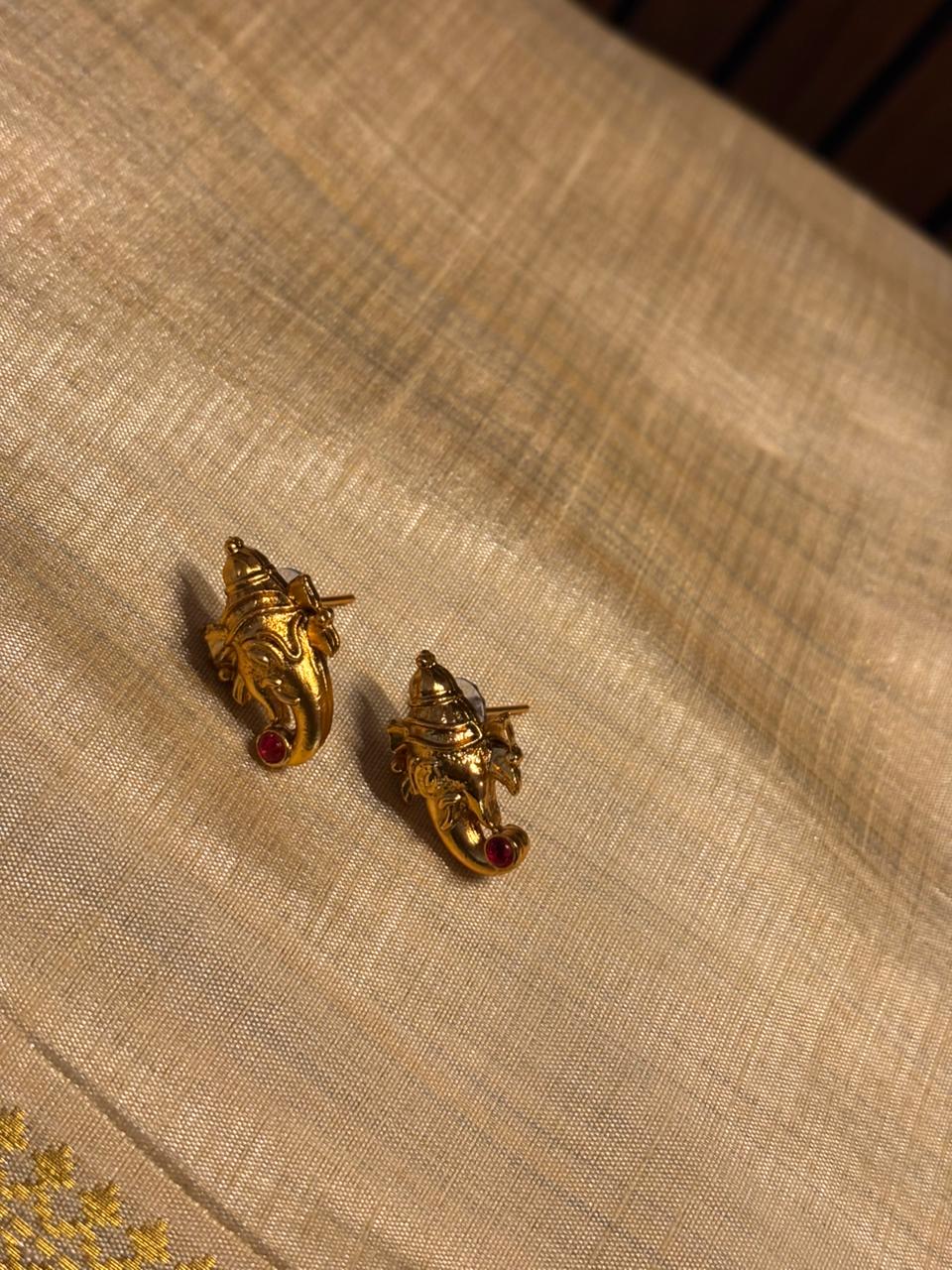 Vighnaharta Necklace and Earpiece Set