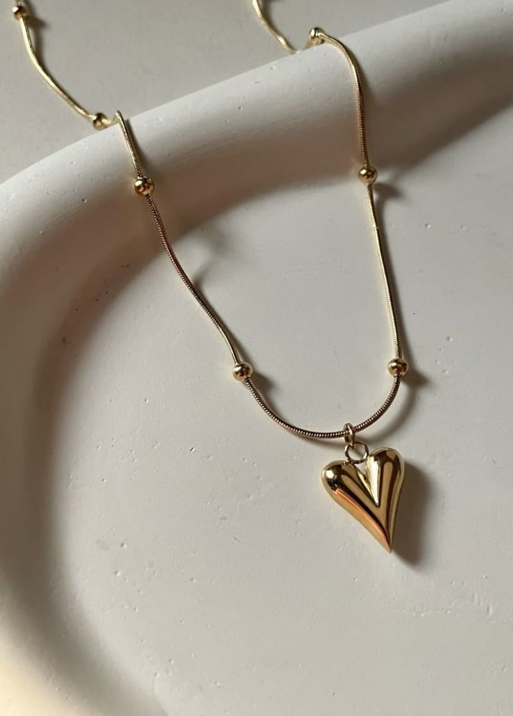 Minimal Gold Heart Pendant Necklace – 18K Gold Plated
