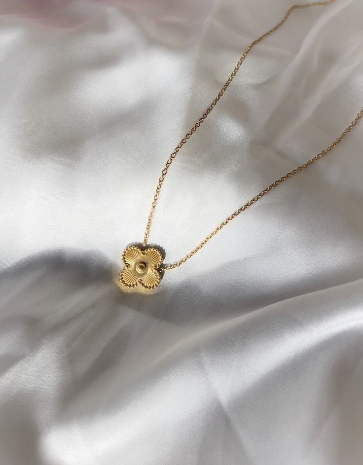 Golden Clover Set